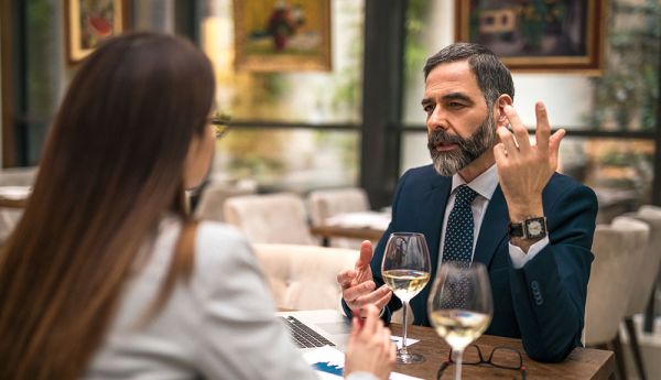 Consigli su colloqui di lavoro durante una cena